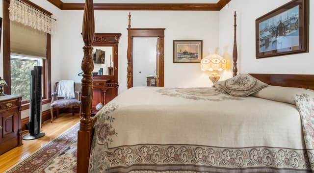 Michigan Travel Specials & Romantic Getaways at Our Saugatuck MI B&B
